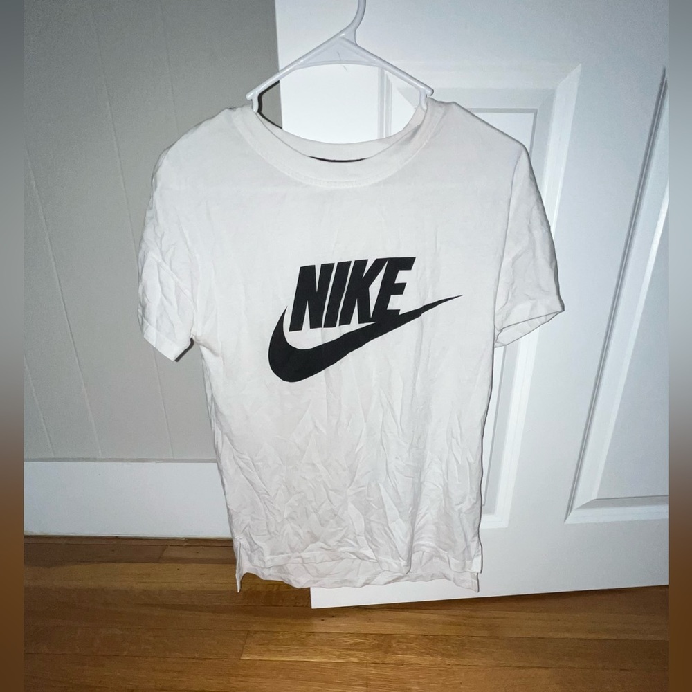 white nike tshirt